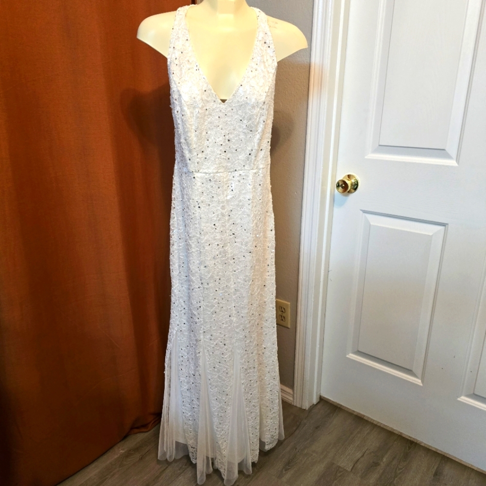 Elegant White Lace Dress